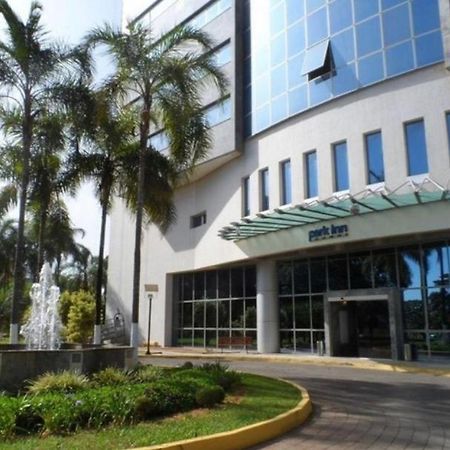 Flat em Hotel Padrão com valor Acessível Taguatinga Exterior foto